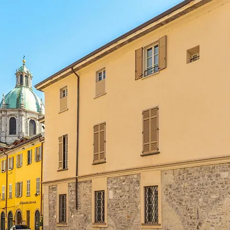Palazzo Odescalchi * Комо